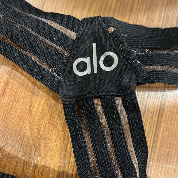 Alo Yoga exercise top - Picture 4 of 5